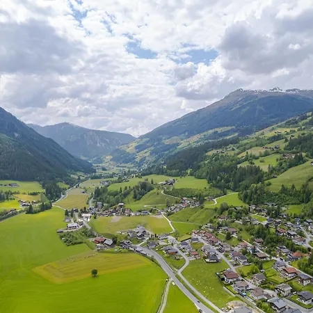 In Neukirchen With Mountain Views, Cleaning Included Apartmán Rosenthal